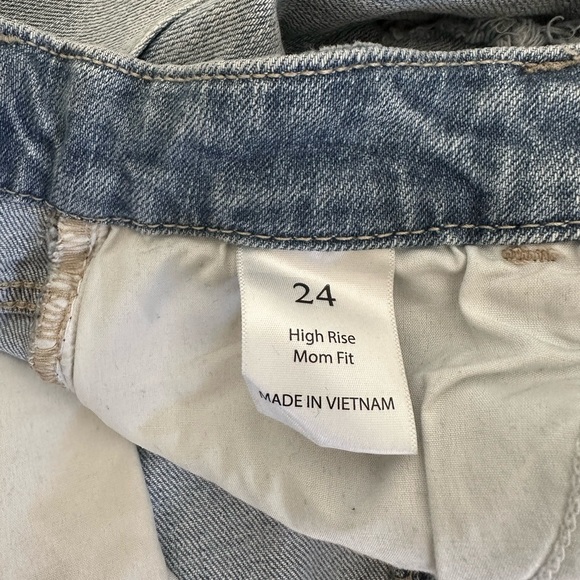 High Rise Mom Jeans - Picture 4 of 4